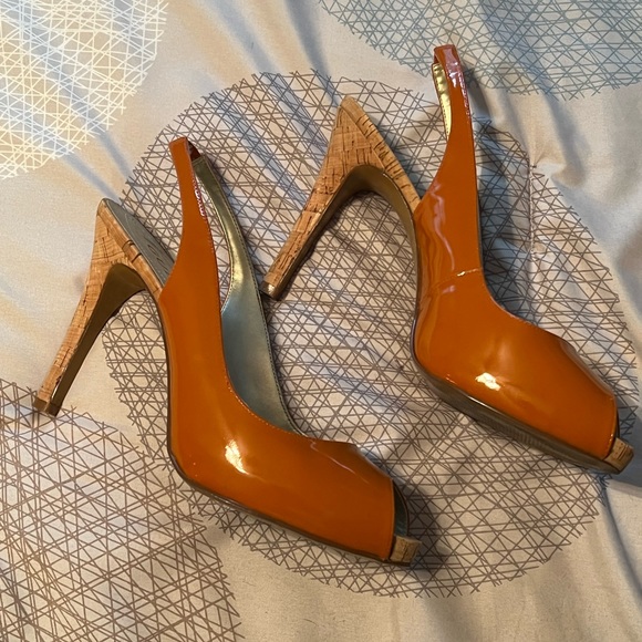 Women’s sz 9M, stacked sling back heel, Guess - Picture 5 of 6